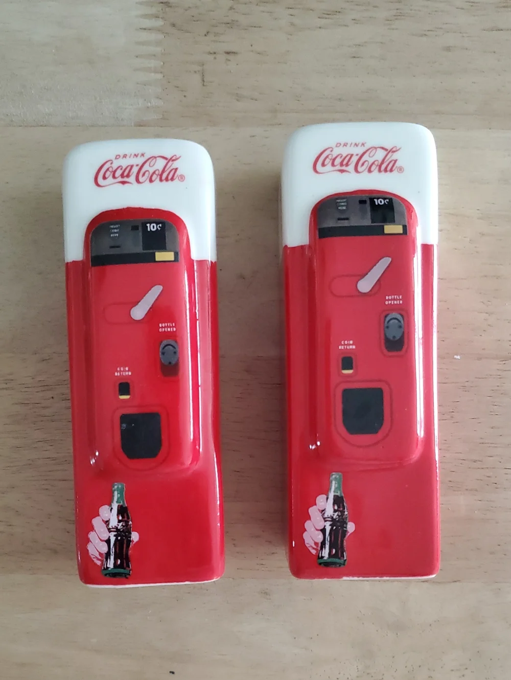 Coca-Cola Red & White Vending Machine Salt and Pepper Shakers Set